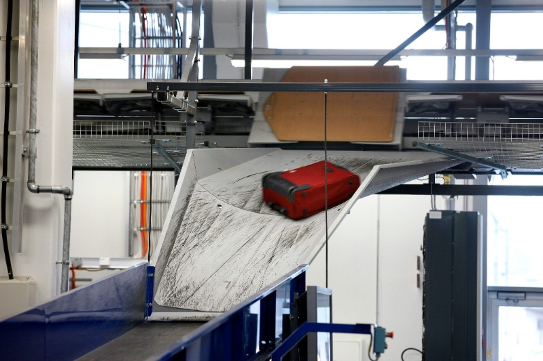 How does a baggage handling system work?